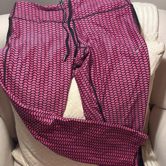 Nike Capri Leggings Pants Dri Fit Womens Medium Athletic Workout Yoga Pink - Picture 6 of 9